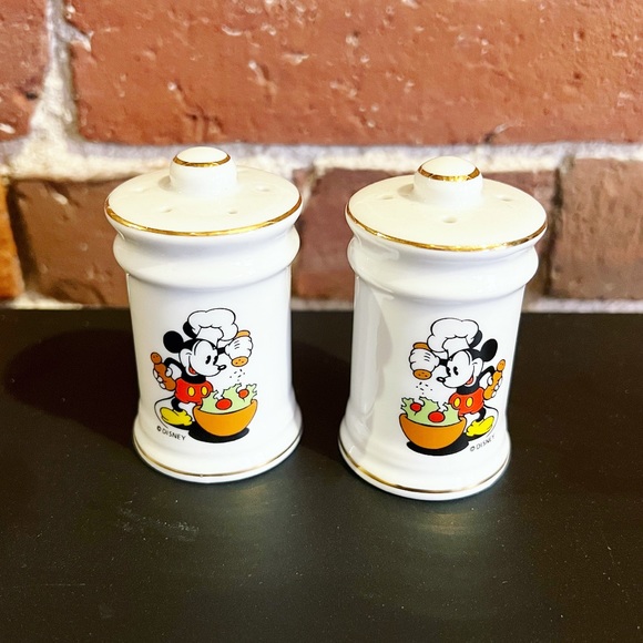 🐭 Vintage Chef Mickey Mouse Salt and Pepper Shakers - Picture 1 of 9